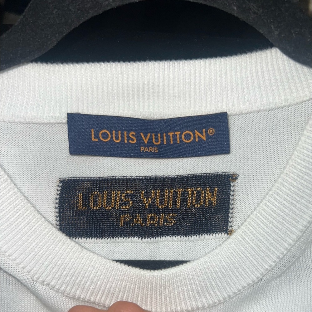 Louis Vuitton Men’s White T-Shirt with Pink Logo - Picture 5 of 6